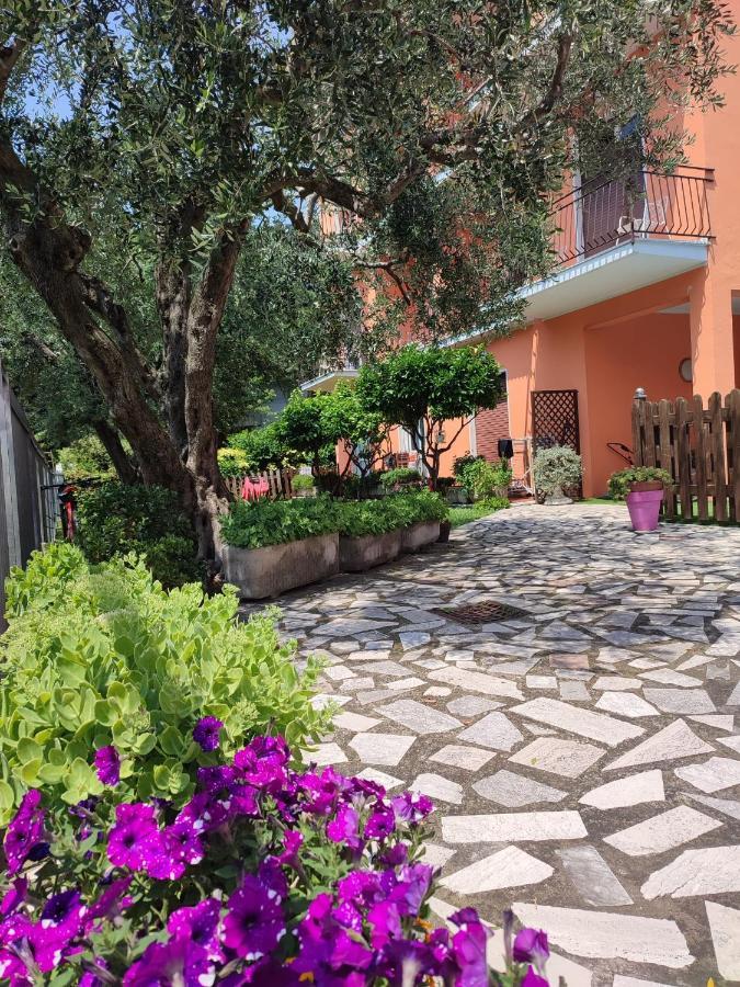 Albergo Villa Mimosa Torbole Sul Garda Exterior foto
